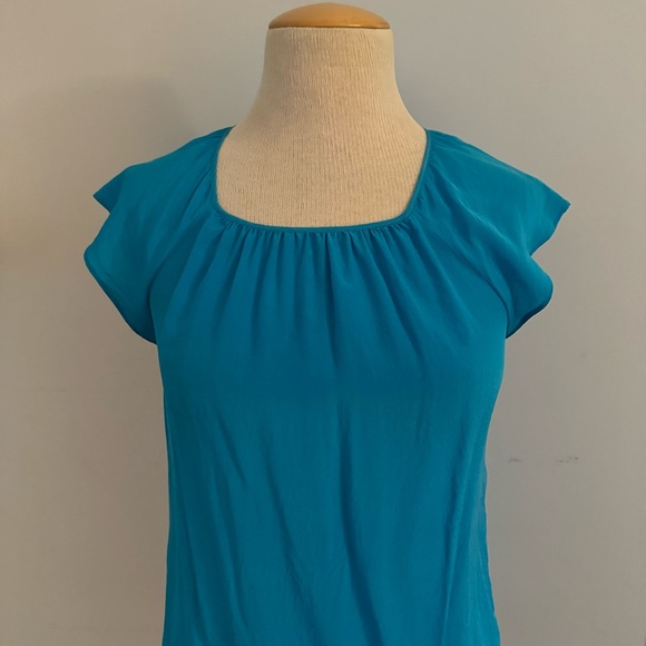 Banana Republic silk square neck top with back keyhole cut-out & flutter sleeve - Picture 10 of 12